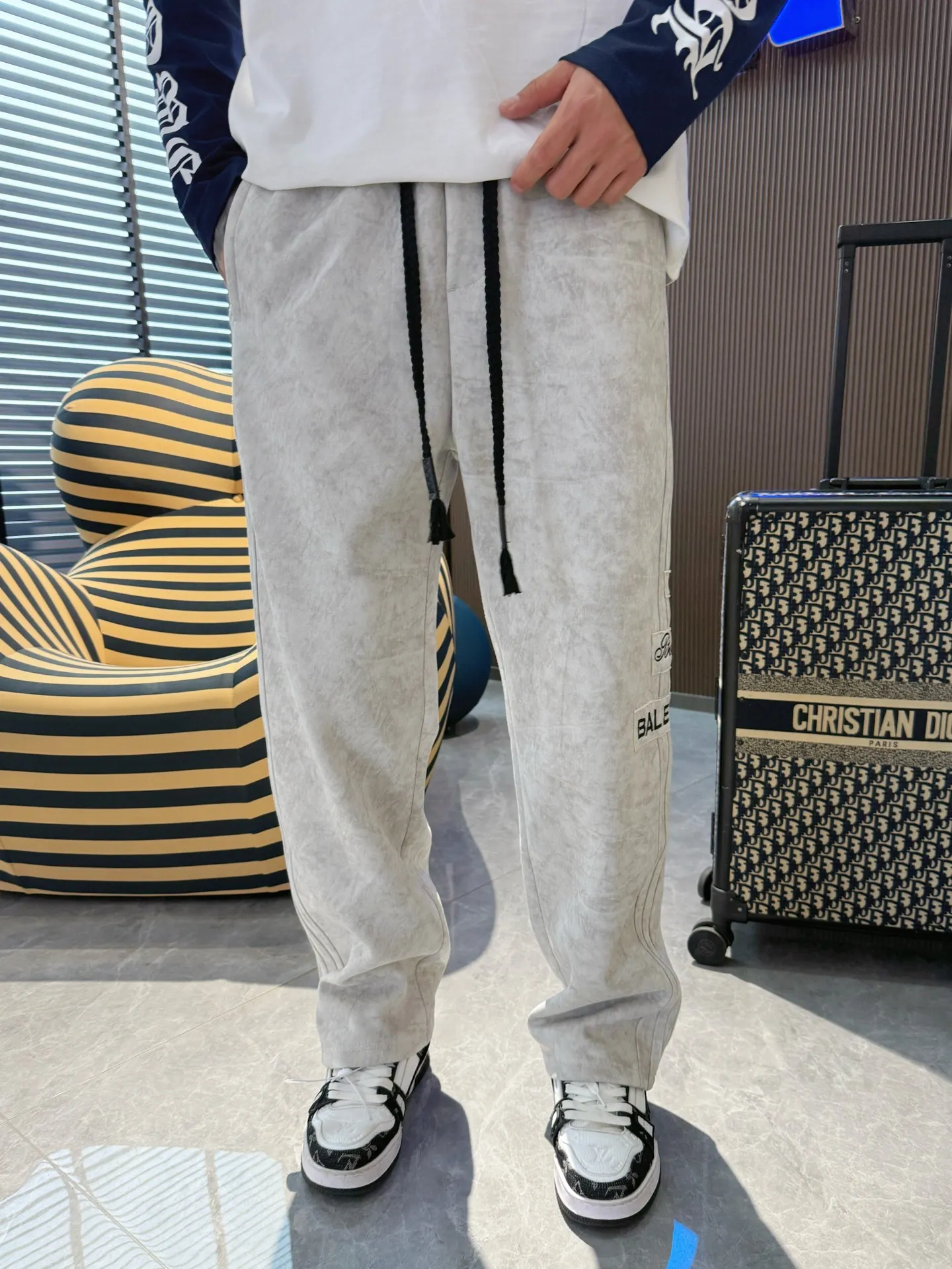 Balenciaga 🆕2026 Autumn and Winter New Arrival Casual Pants! The official website will be released simultaneously. Brand Classic LOGO casual pants, customized fabrics, excellent comfort and strong touch. Highly recognisable, perfect appearance and craftsmanship. Size:M-3XL
